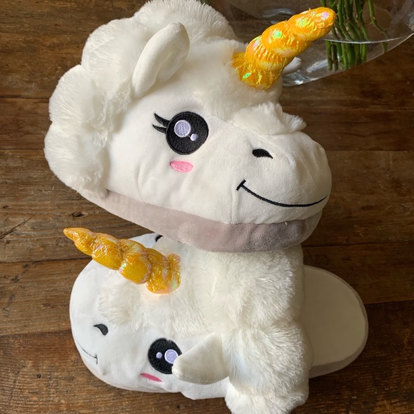 🦄 ThinkGeek Unisex Unicorn Plush 3D Slippers! - Picture 7 of 8